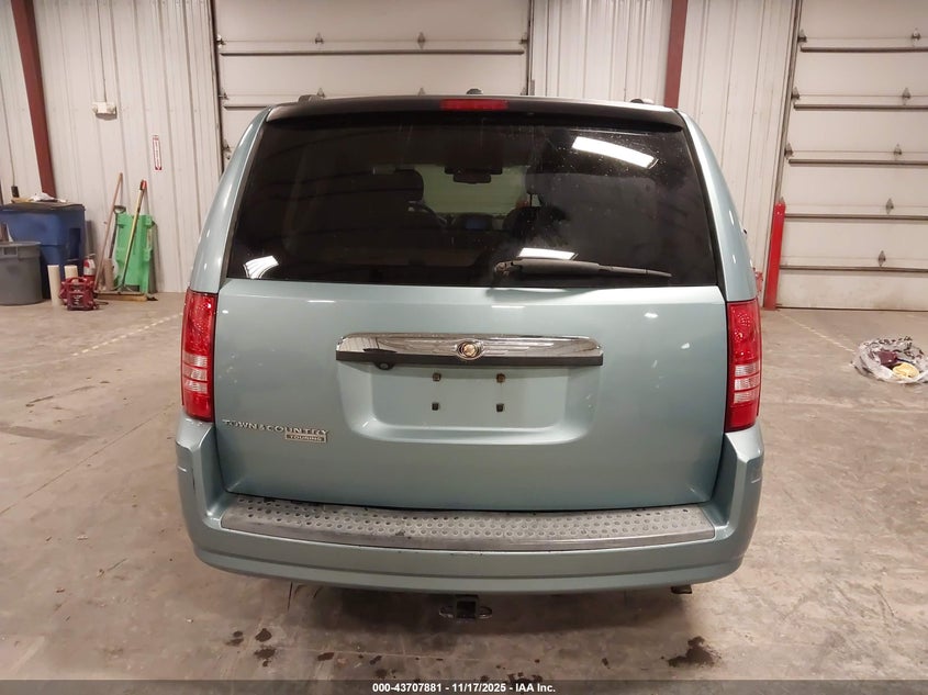 2008 Chrysler Town & Country Touring VIN: 2A8HR54P58R650692 Lot: 43707881