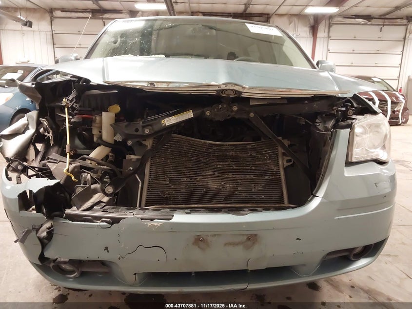 2008 Chrysler Town & Country Touring VIN: 2A8HR54P58R650692 Lot: 43707881