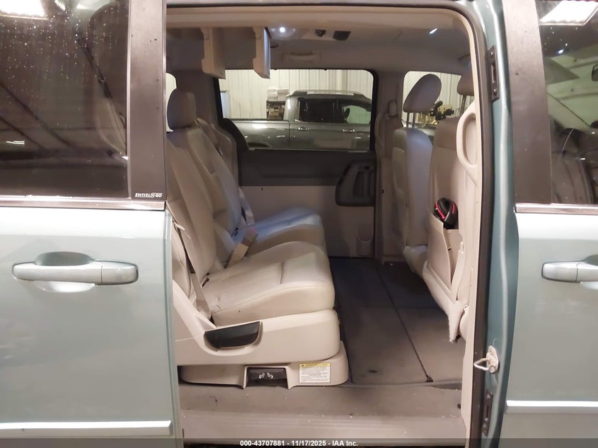 2008 Chrysler Town & Country Touring VIN: 2A8HR54P58R650692 Lot: 43707881