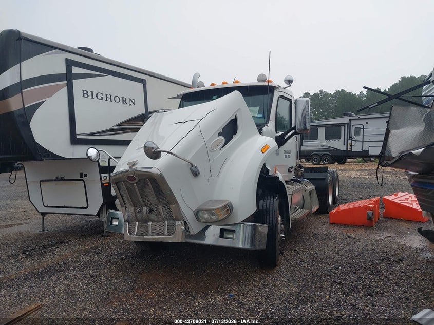 1XPCDP9X6LD708307 2020 Peterbilt 567 photo 1