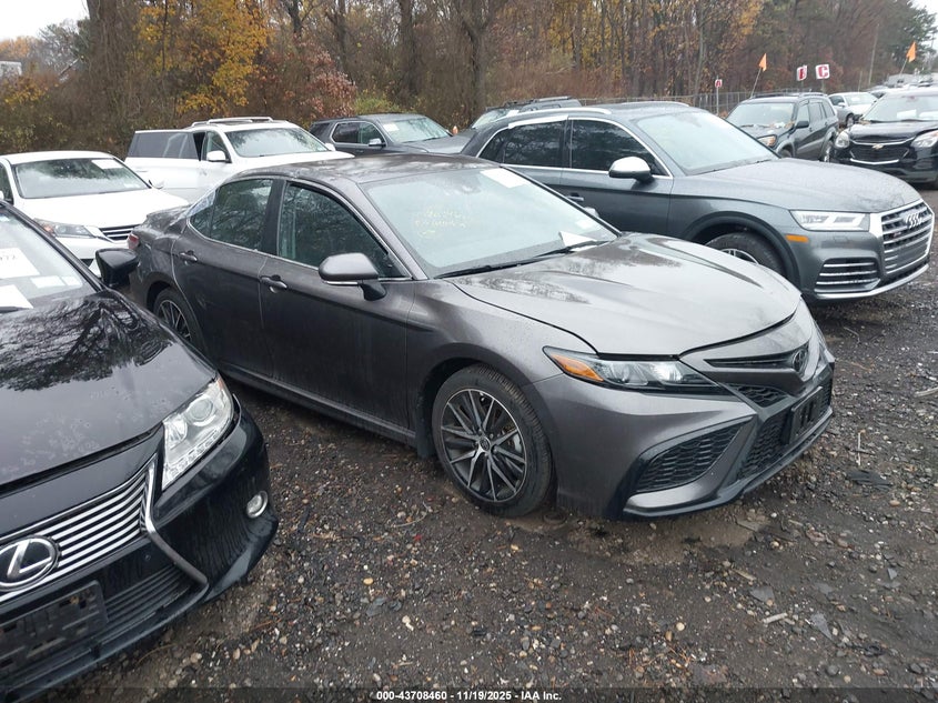 TOYOTA CAMRY SE AWD