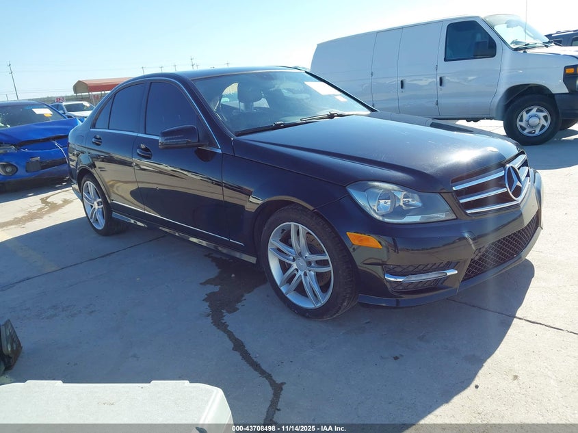 2014 MERCEDES-BENZ C 250 SPORT - WDDGF4HB7EA966069