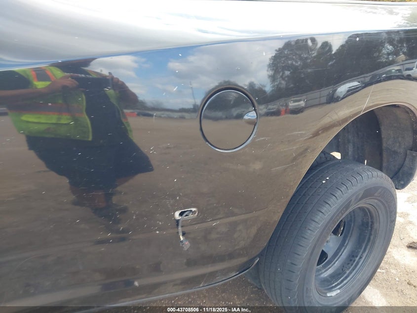 2017 Ram 3500 Lone Star 4X4 8' Box VIN: 3C63RRHL4HG627725 Lot: 43708506