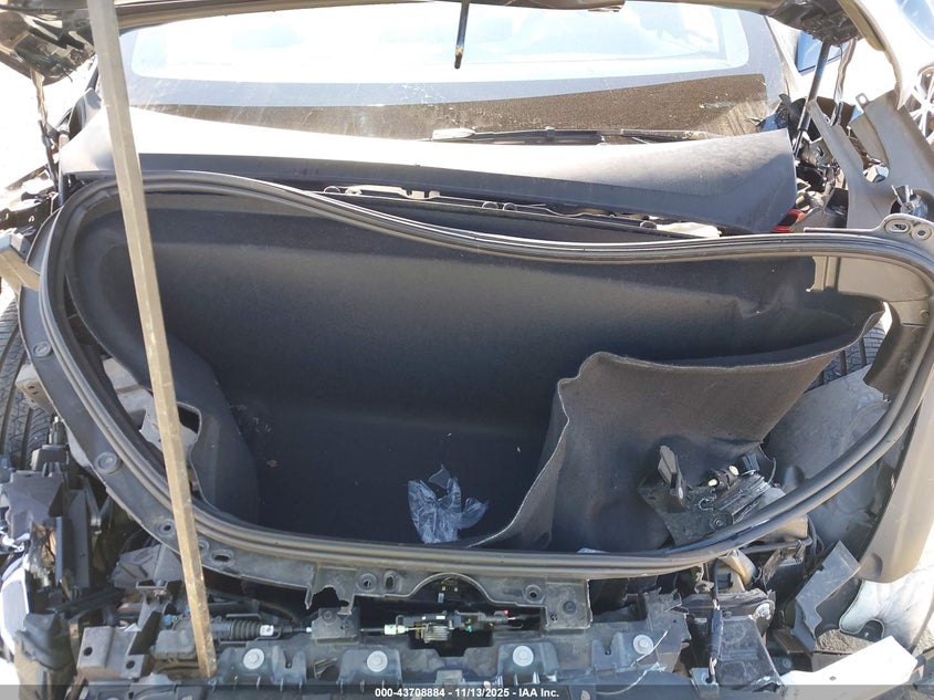 2022 Tesla Model X Dual Motor All-Wheel Drive VIN: 7SAXCBE50NF329900 Lot: 43708884