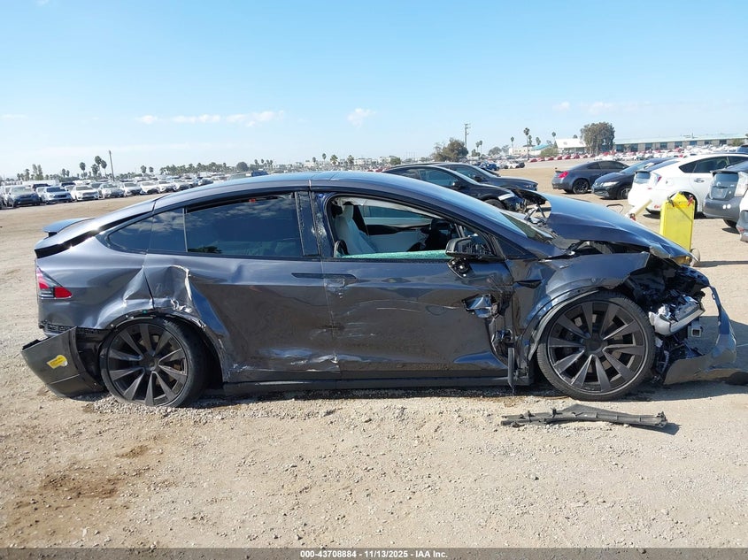 2022 Tesla Model X Dual Motor All-Wheel Drive VIN: 7SAXCBE50NF329900 Lot: 43708884