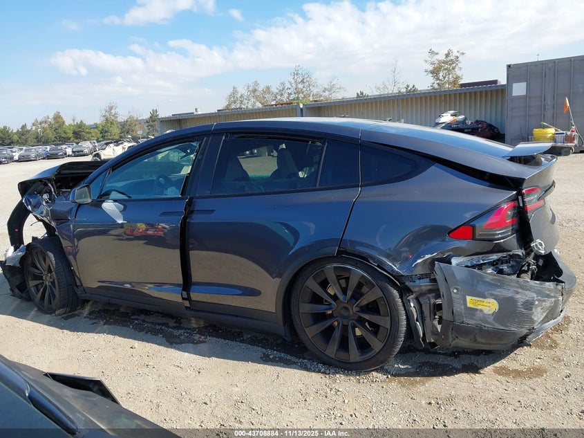 2022 Tesla Model X Dual Motor All-Wheel Drive VIN: 7SAXCBE50NF329900 Lot: 43708884