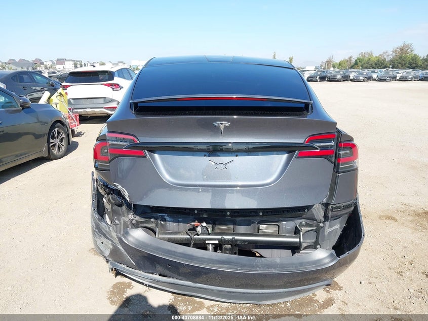2022 Tesla Model X Dual Motor All-Wheel Drive VIN: 7SAXCBE50NF329900 Lot: 43708884
