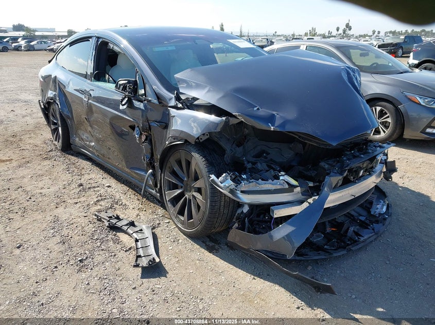 2022 Tesla Model X Dual Motor All-Wheel Drive VIN: 7SAXCBE50NF329900 Lot: 43708884