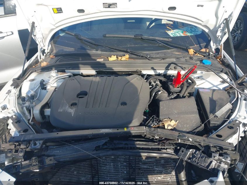 2025 Volvo V60 Cross Country B5 Plus VIN: YV4L12WK1S2146331 Lot: 43708902