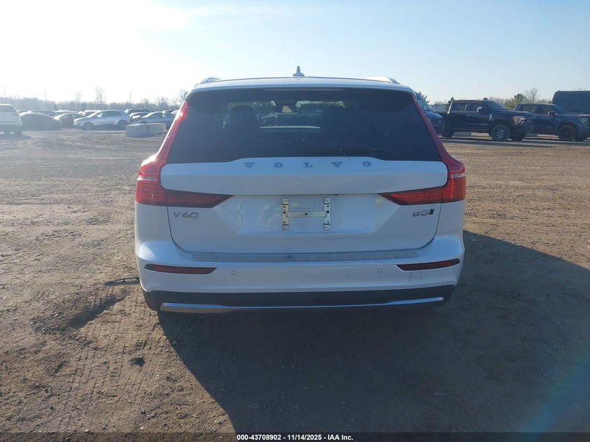 2025 Volvo V60 Cross Country B5 Plus VIN: YV4L12WK1S2146331 Lot: 43708902