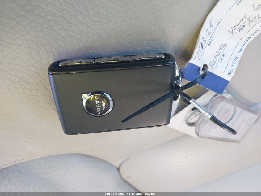 2025 Volvo V60 Cross Country B5 Plus VIN: YV4L12WK1S2146331 Lot: 43708902