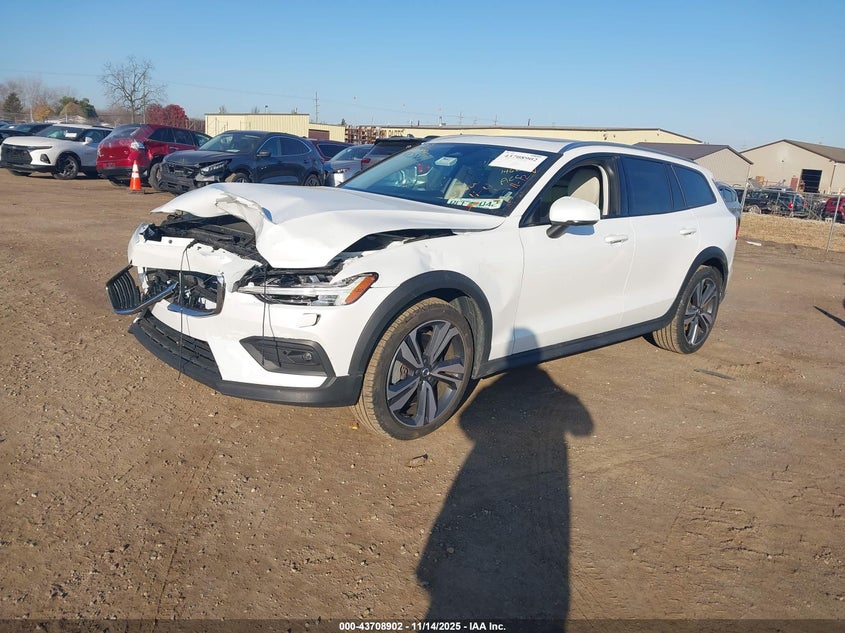 VIN YV4L12WK1S2146331 2025 VOLVO V60 CROSS COUNTRY B5 PLUS