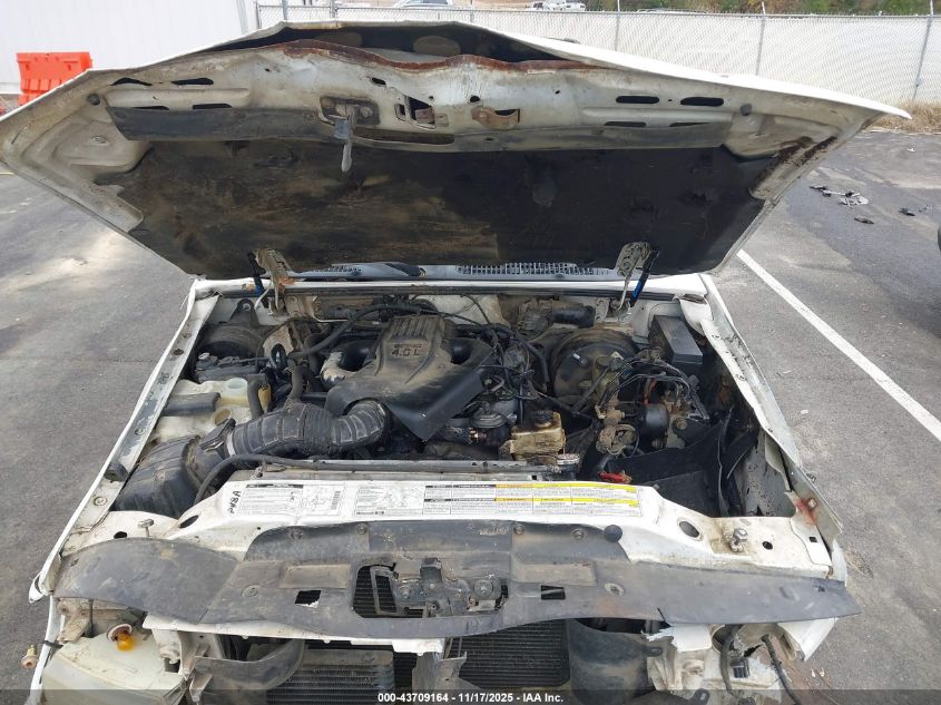 2000 Ford Explorer Limited VIN: 1FMZU75E5YZA69570 Lot: 43709164