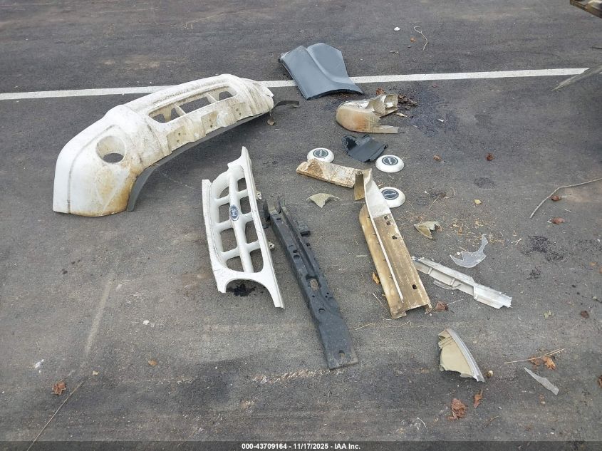 2000 Ford Explorer Limited VIN: 1FMZU75E5YZA69570 Lot: 43709164