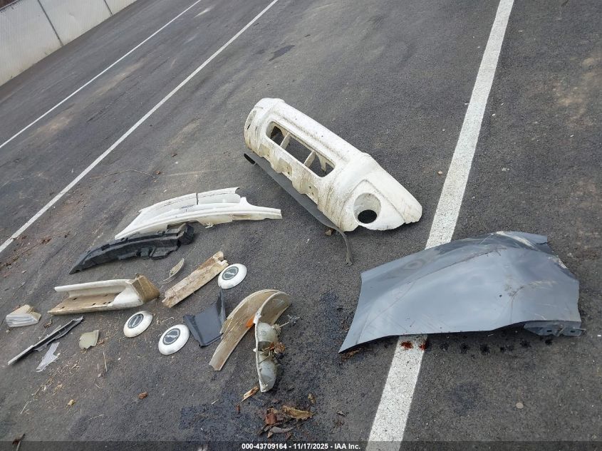 2000 Ford Explorer Limited VIN: 1FMZU75E5YZA69570 Lot: 43709164