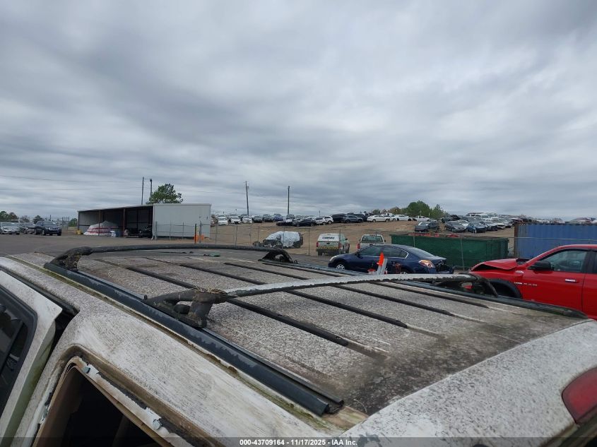 2000 Ford Explorer Limited VIN: 1FMZU75E5YZA69570 Lot: 43709164