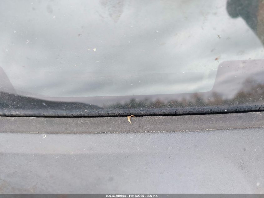 2000 Ford Explorer Limited VIN: 1FMZU75E5YZA69570 Lot: 43709164