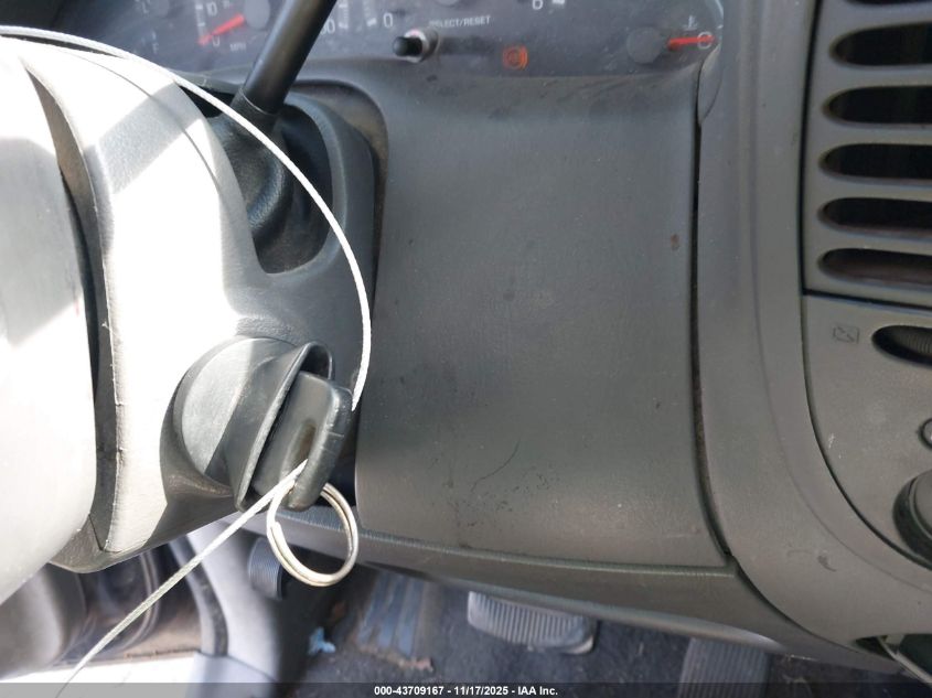 2003 Ford F-150 Lariat/Xl/Xlt VIN: 1FTRX08L43KB36657 Lot: 43709167