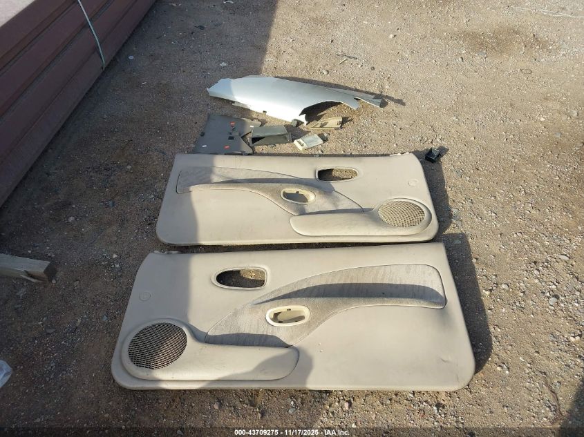 2001 Saturn Sc2 VIN: 1G8ZR12761Z235331 Lot: 43709275