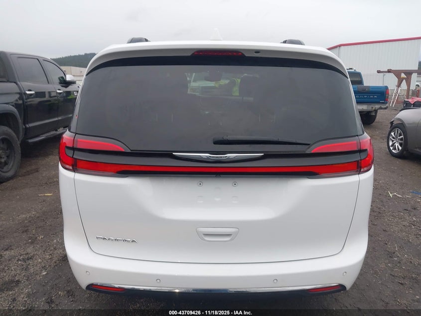 2022 Chrysler Pacifica Touring L VIN: 2C4RC1BG4NR169952 Lot: 43709426