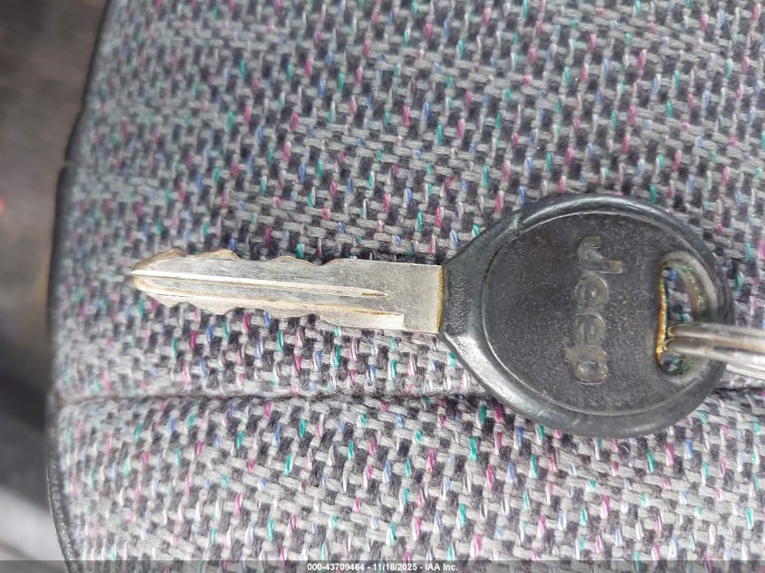 2001 Jeep Cherokee Sport VIN: 1J4FF48S11L595621 Lot: 43709464