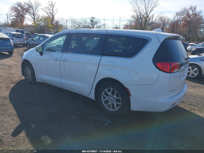 2C4RC1CG8HR521157 2017 CHRYSLER PACIFICA photo no. 3
