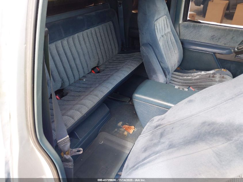 1992 Chevrolet Gmt-400 C2500 VIN: 2GCFC29K9N1261706 Lot: 43709606