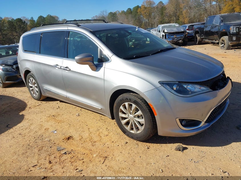 2C4RC1BG5HR691767 2017 Chrysler Pacifica Touring-L auction photo 1