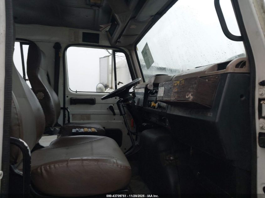 2000 International 4000 4900 VIN: 1HTSDAAN1YH308761 Lot: 43709751