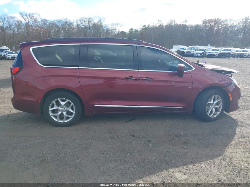 2017 Chrysler Pacifica Touring-L VIN: 2C4RC1BG3HR510259 Lot: 43710149