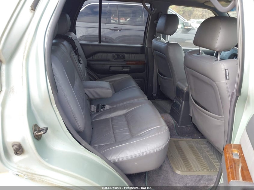 JNRAR07Y5YW080393 2000 INFINITI QX4 photo no. 8