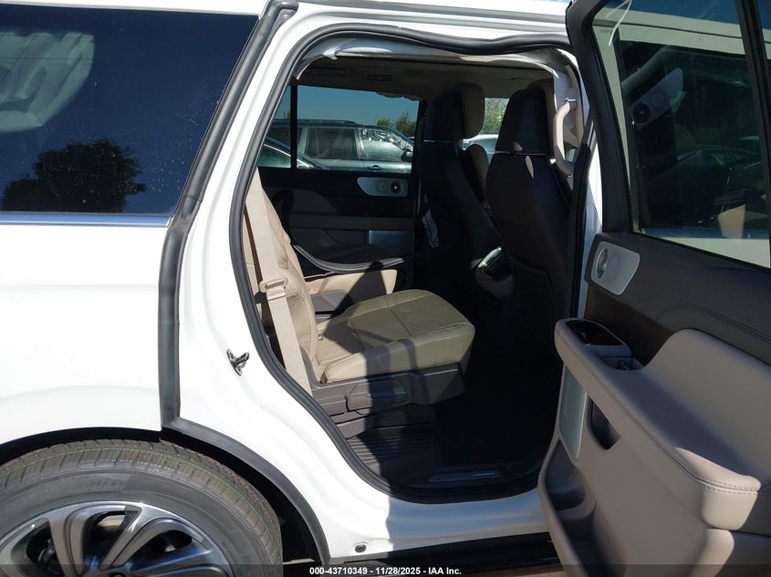 2023 Lincoln Navigator Reserve VIN: 5LMJJ2LG9PEL00695 Lot: 43710349