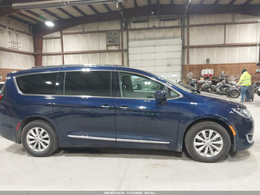 2018 Chrysler Pacifica Touring L VIN: 2C4RC1BG6JR280691 Lot: 43710379