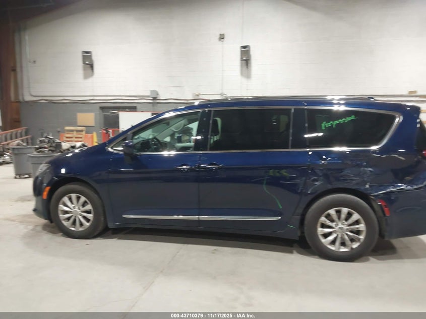 2018 Chrysler Pacifica Touring L VIN: 2C4RC1BG6JR280691 Lot: 43710379