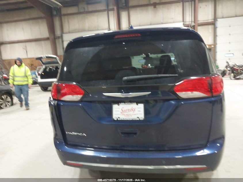 2018 Chrysler Pacifica Touring L VIN: 2C4RC1BG6JR280691 Lot: 43710379