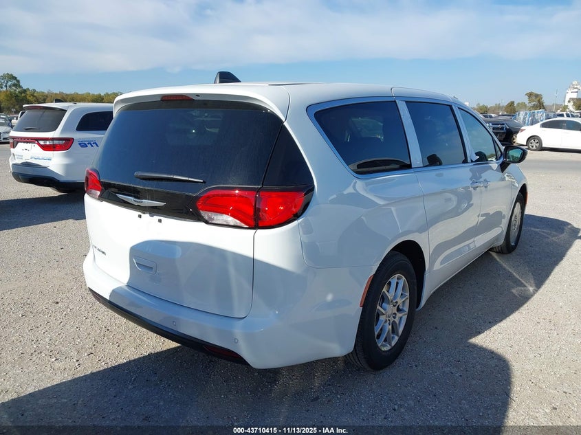 2C4RC1CG2TR192447 2026 CHRYSLER VOYAGER photo no. 4