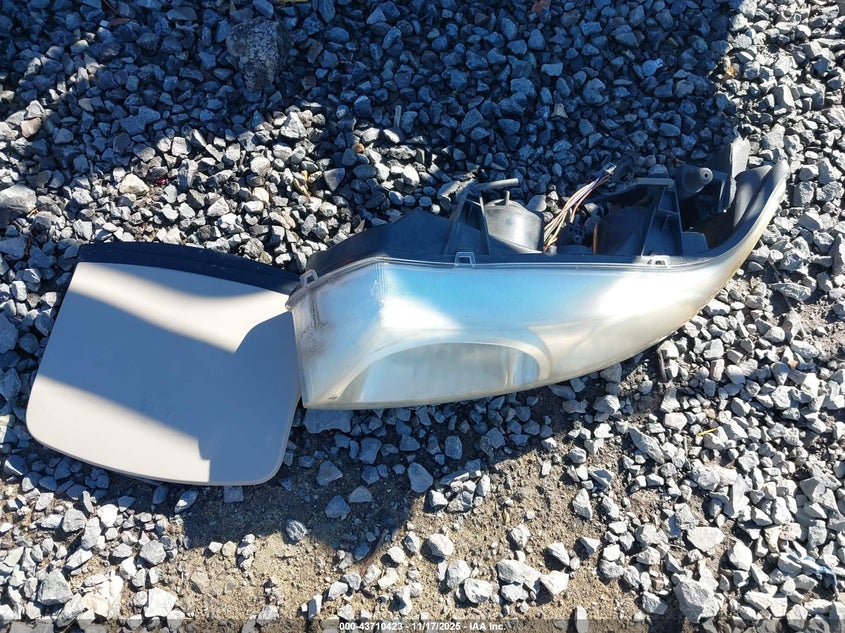 2004 Saturn Ion 3 VIN: 1G8AL52F04Z135257 Lot: 43710423