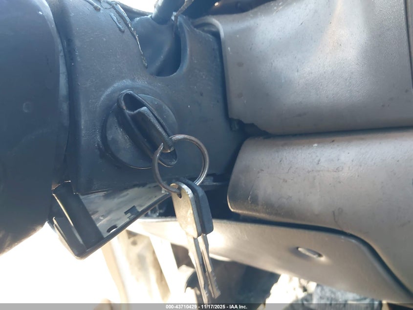 1999 Ford F-250 Lariat/Xl/Xlt VIN: 1FTNW21F3XEE49527 Lot: 43710429