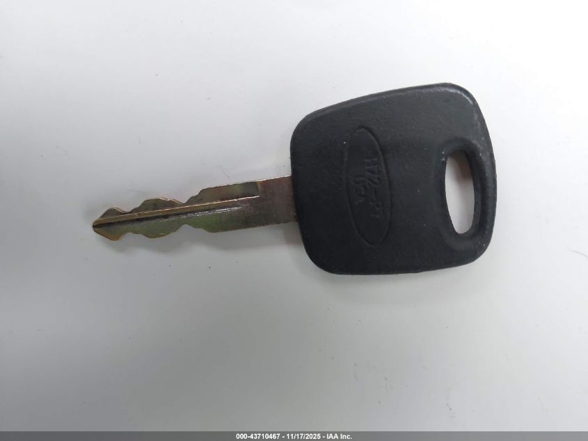 1998 Lincoln Town Car Executive VIN: 1LNFM81W5WY701039 Lot: 43710467