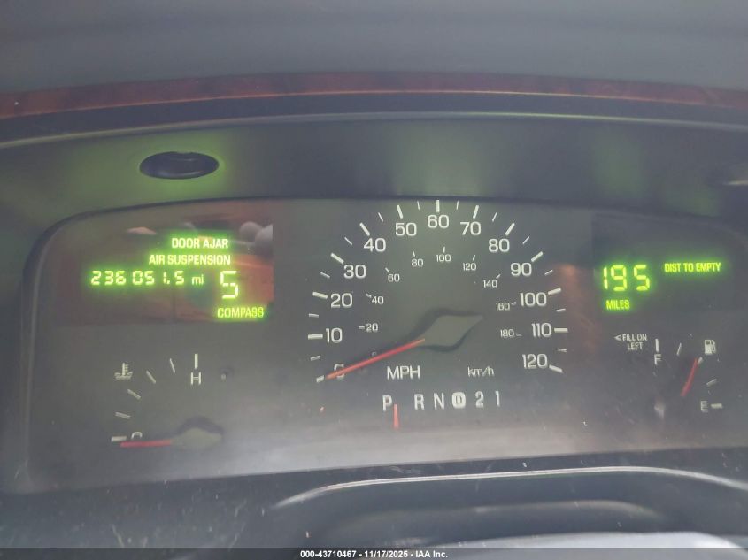 1998 Lincoln Town Car Executive VIN: 1LNFM81W5WY701039 Lot: 43710467