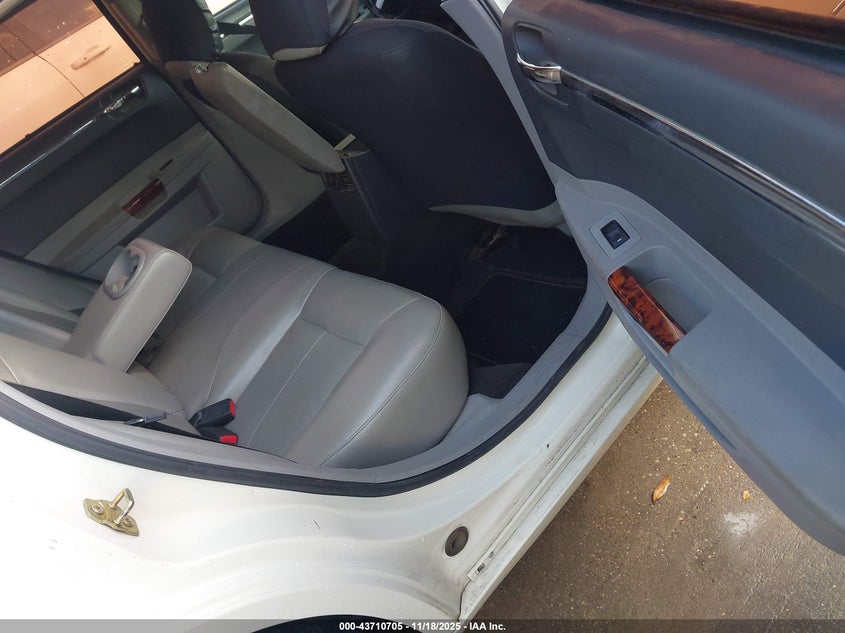 2006 Chrysler 300 Touring VIN: 2C3KA53G56H110594 Lot: 43710705