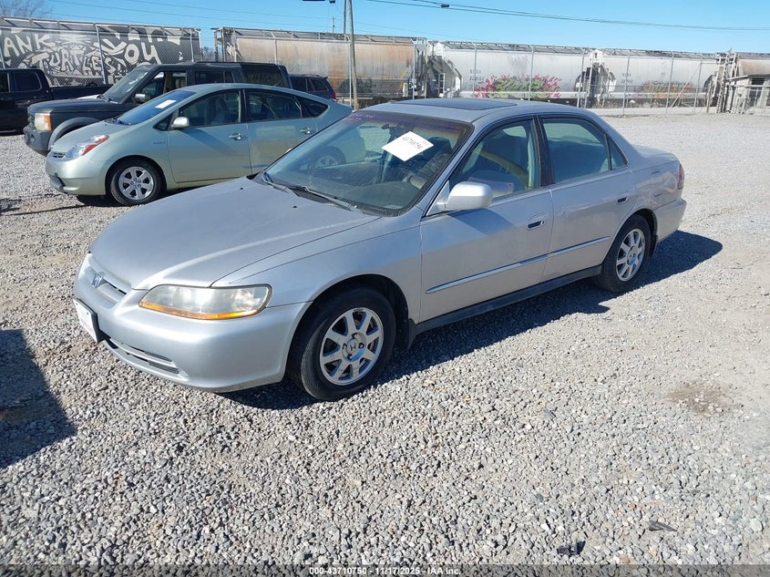 1HGCG56752A010077 2002 HONDA ACCORD photo no. 2