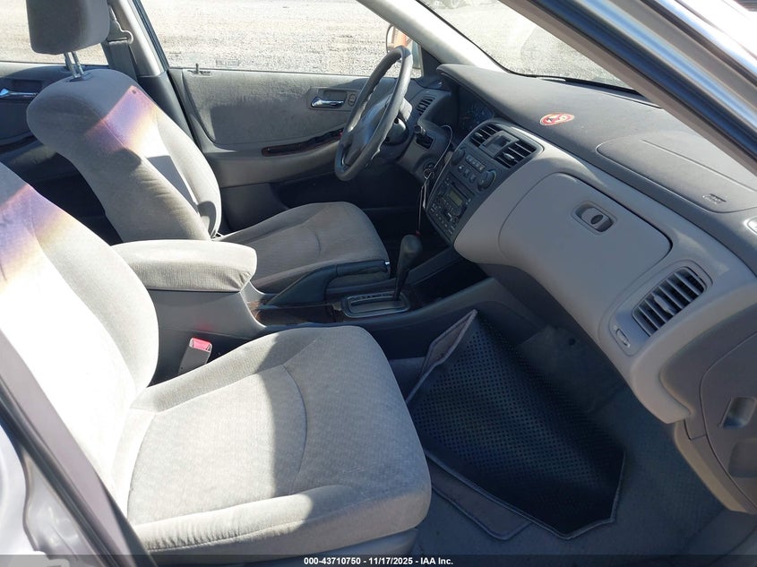 1HGCG56752A010077 2002 HONDA ACCORD photo no. 5