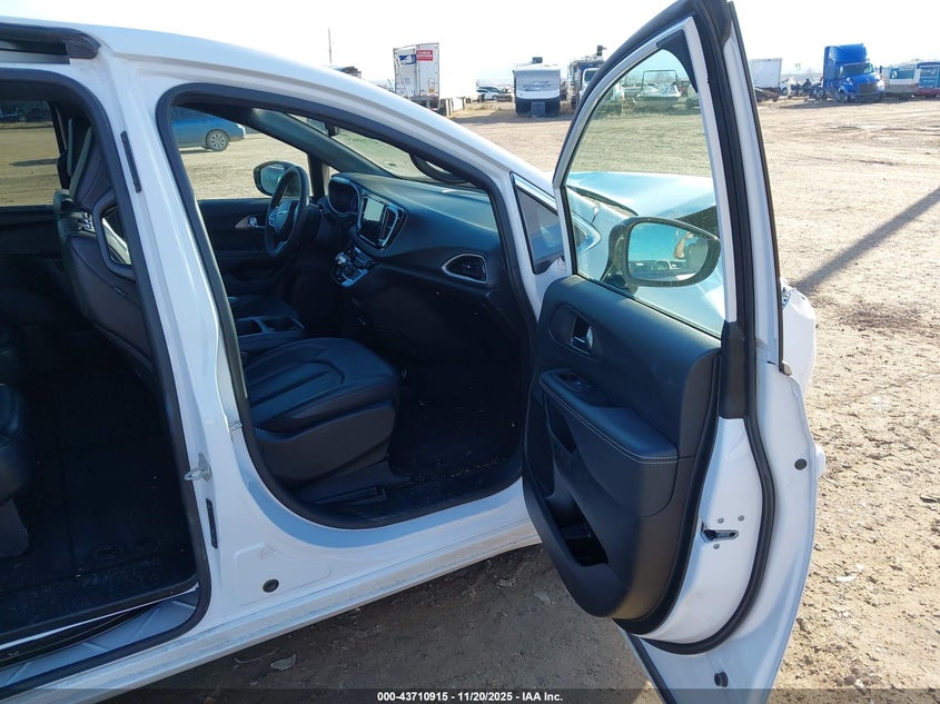 2C4RC1BG2SR526234 2025 CHRYSLER PACIFICA photo no. 5