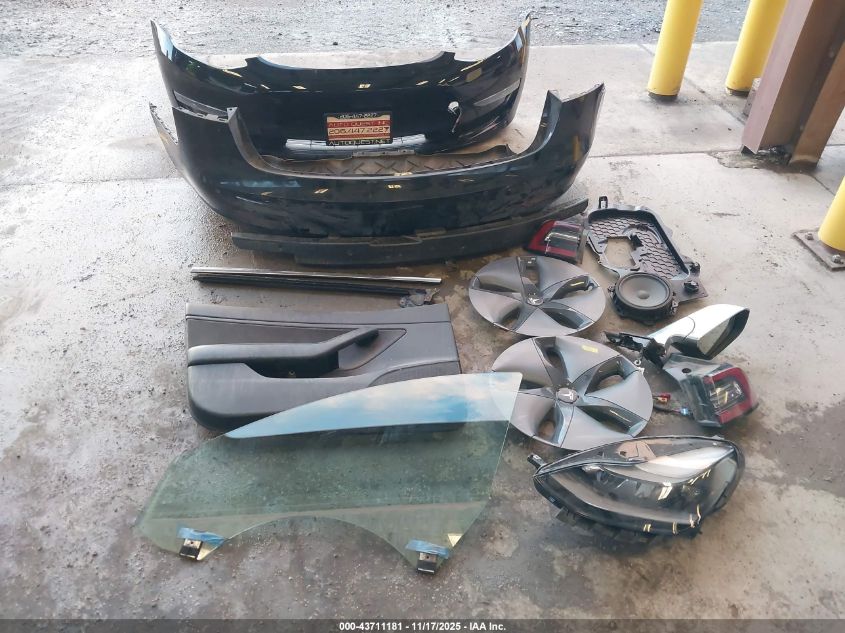 2019 Tesla Model 3 Long Range/Performance VIN: 5YJ3E1EBXKF384405 Lot: 43711181