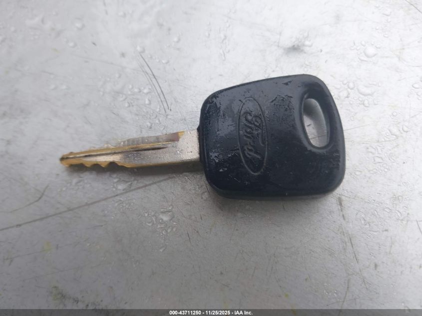 2001 Ford F-150 Lariat/Xl/Xlt VIN: 2FTRX08L11CA00813 Lot: 43711250