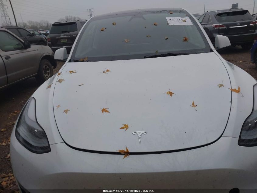 2024 Tesla Model Y Long Range Dual Motor All-Wheel Drive VIN: 7SAYGDEEXRA260141 Lot: 43711272