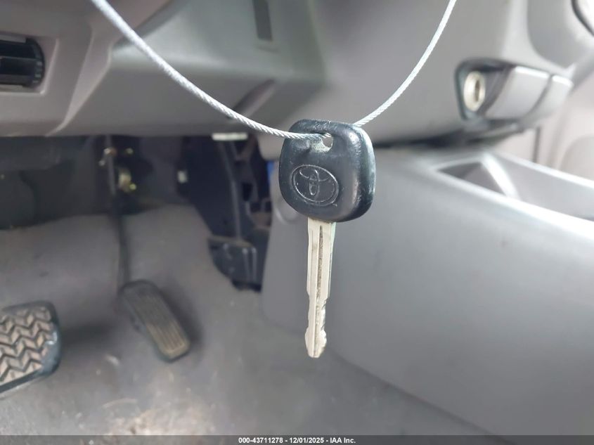 2002 Toyota Sequoia Limited V8 VIN: 5TDZT38A42S062191 Lot: 43711278