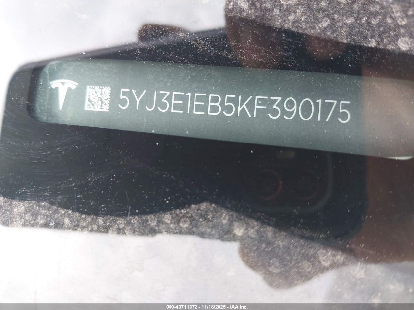 2019 Tesla Model 3 Long Range/Performance VIN: 5YJ3E1EB5KF390175 Lot: 43711372