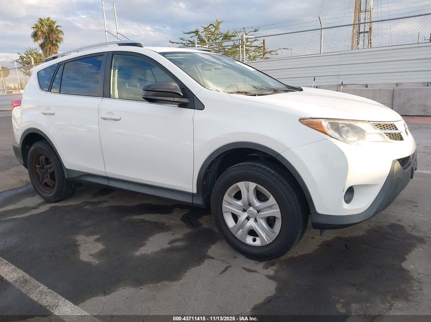 2015 TOYOTA RAV4 LE - JTMZFREV1FD042841